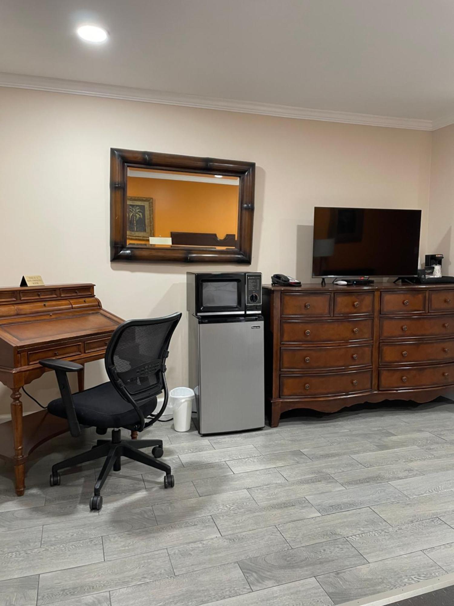 Howard Johnson By Wyndham Ridgecrest, Ca Екстер'єр фото