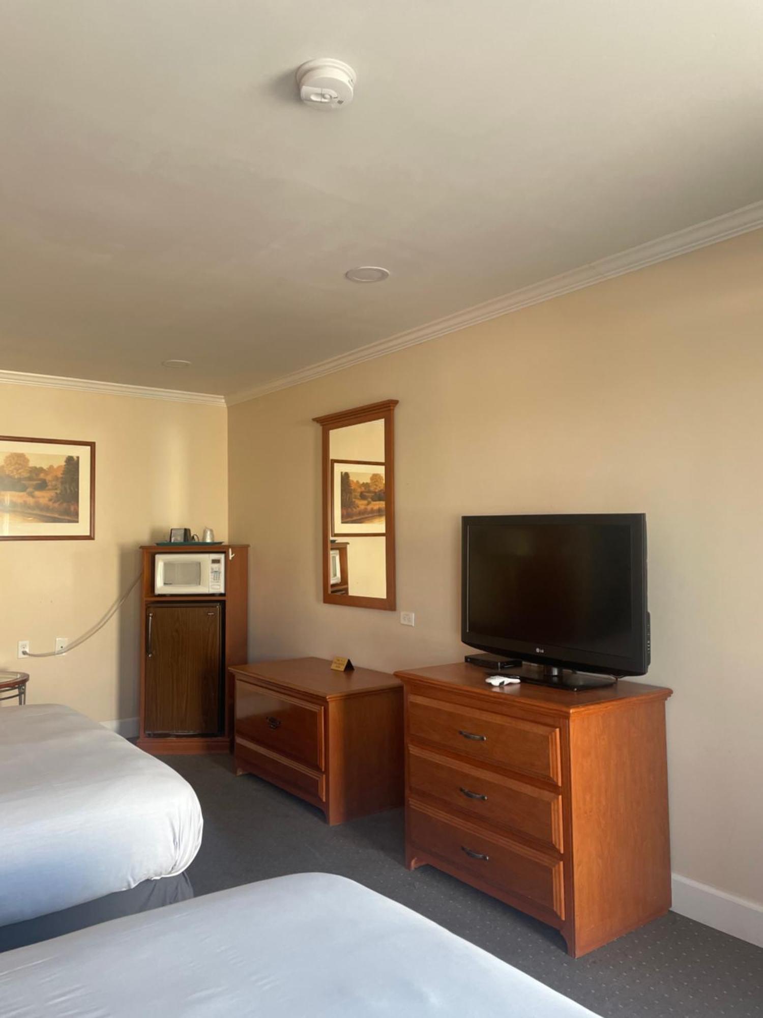 Howard Johnson By Wyndham Ridgecrest, Ca Екстер'єр фото