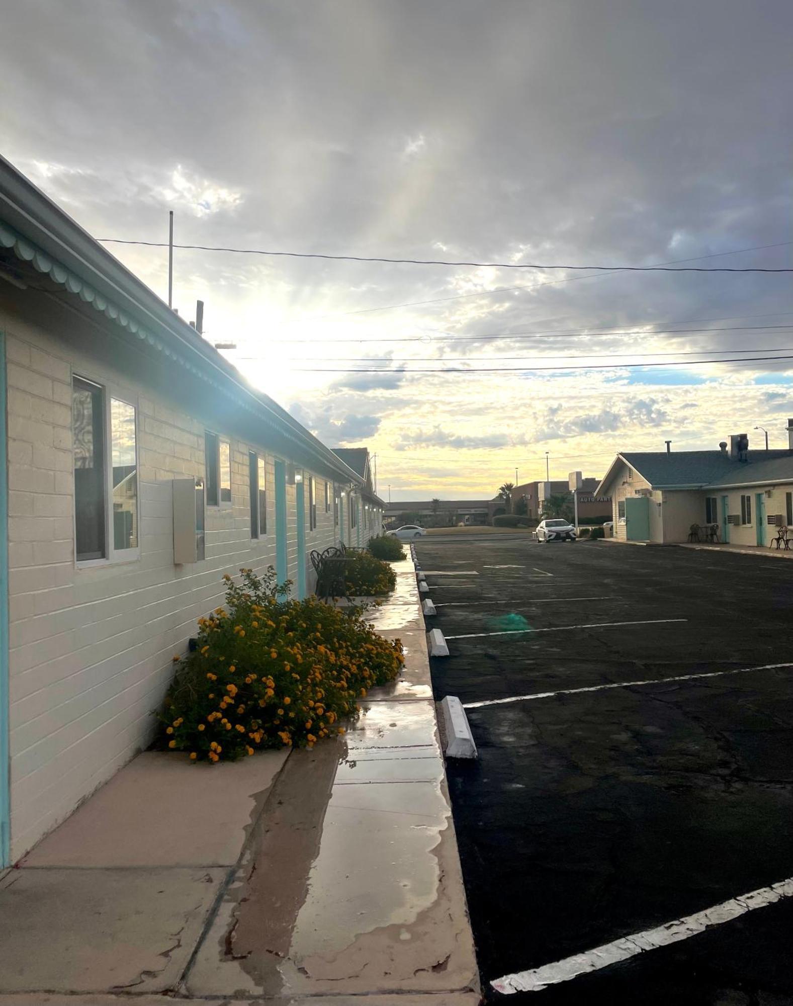 Howard Johnson By Wyndham Ridgecrest, Ca Екстер'єр фото