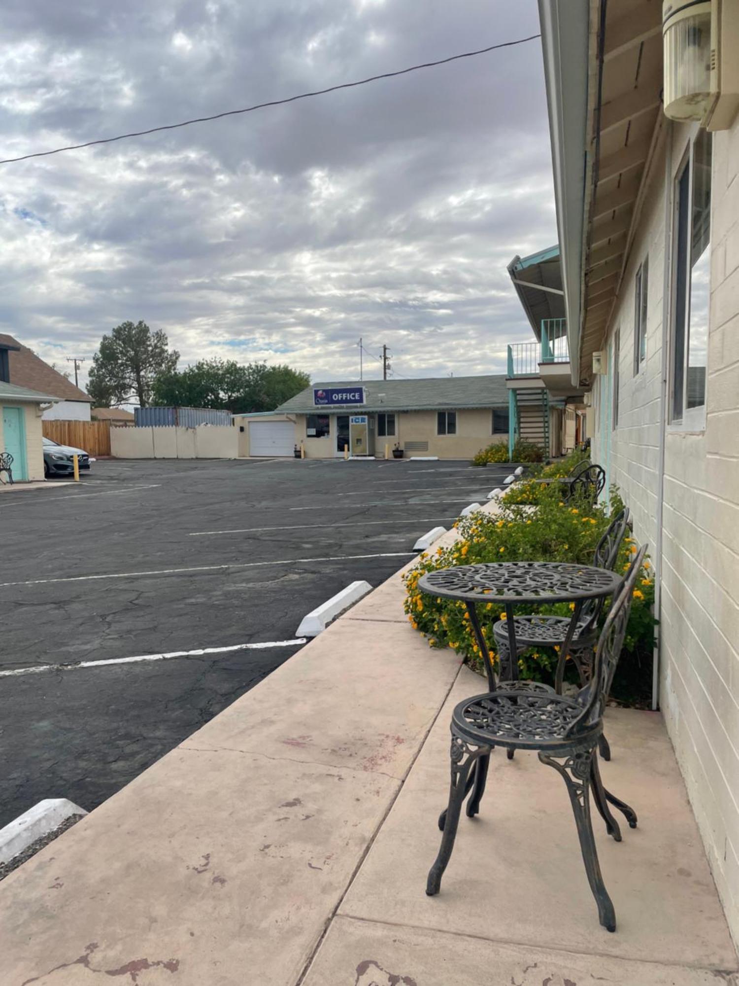 Howard Johnson By Wyndham Ridgecrest, Ca Екстер'єр фото