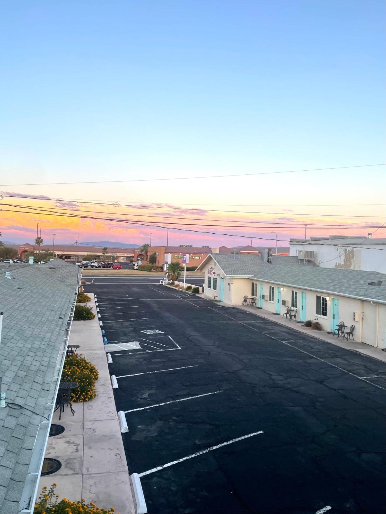 Howard Johnson By Wyndham Ridgecrest, Ca Екстер'єр фото